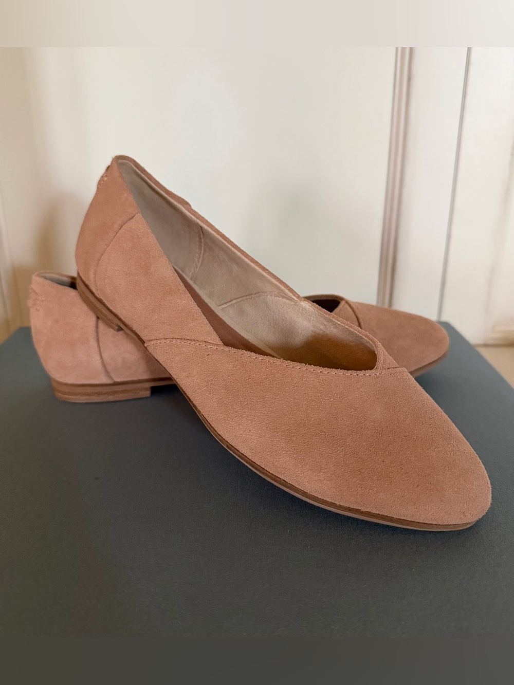 TOMS Women's Suede Ballet Flats in Tan size 6